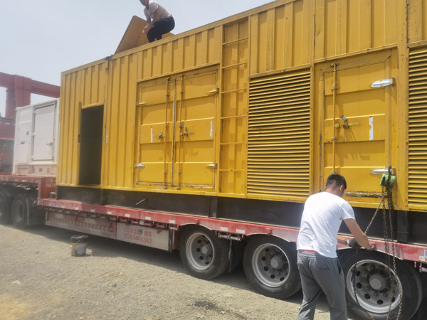 白山除了负载情况和发动机维护，还有哪些因素会影响 200kw 柴油发电机的油耗？