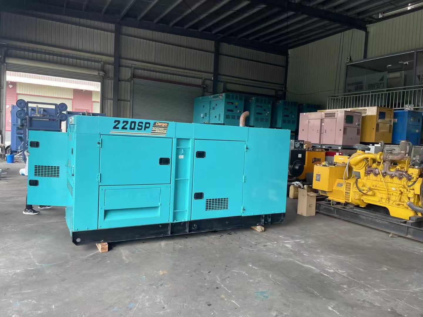 白山800kW 柴油发电机的输出电流波动范围是多少？