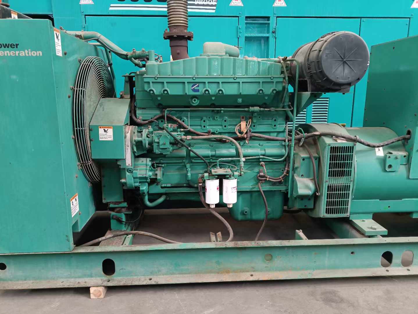 白山过载会对 600kW 柴油发电机组造成哪些损害？
