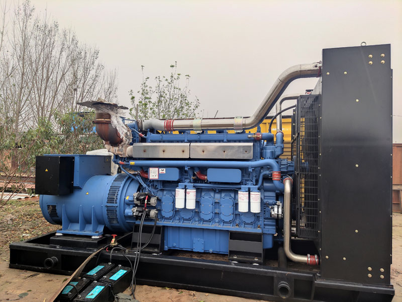 白山柴油发电机组更换机油时，应遵循哪些步骤？